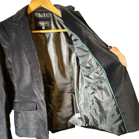 🔴5 for $40 SALE!
Talbots Petites Black Velvet 1 Button Split Back Blazer size 6p - Picture 2 of 15